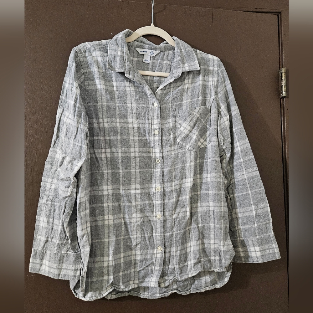 Women's Old Navy Classic Fit Plaid Button Up